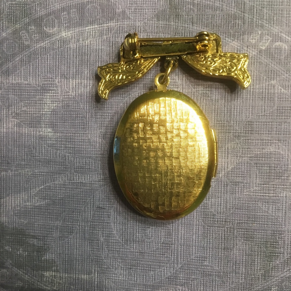 Oval Locket with Bow Tie Hanging Brooch - Host Pick - Picture 3 of 4